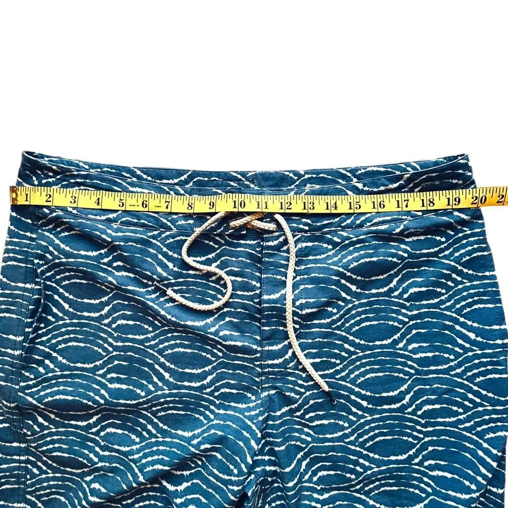 Faherty Classic 7 Inch Board Shorts Blue Fishscale Batik Recycled Men's Size 36